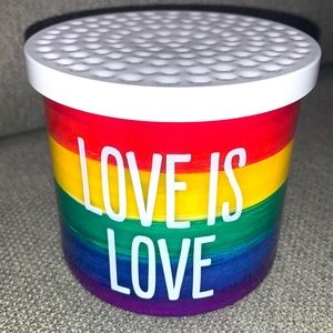 LIMITED EDITION Bath & Body Works “Love is Love” Pride 2-wick candle 🕯